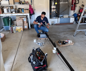 Garage door Worker